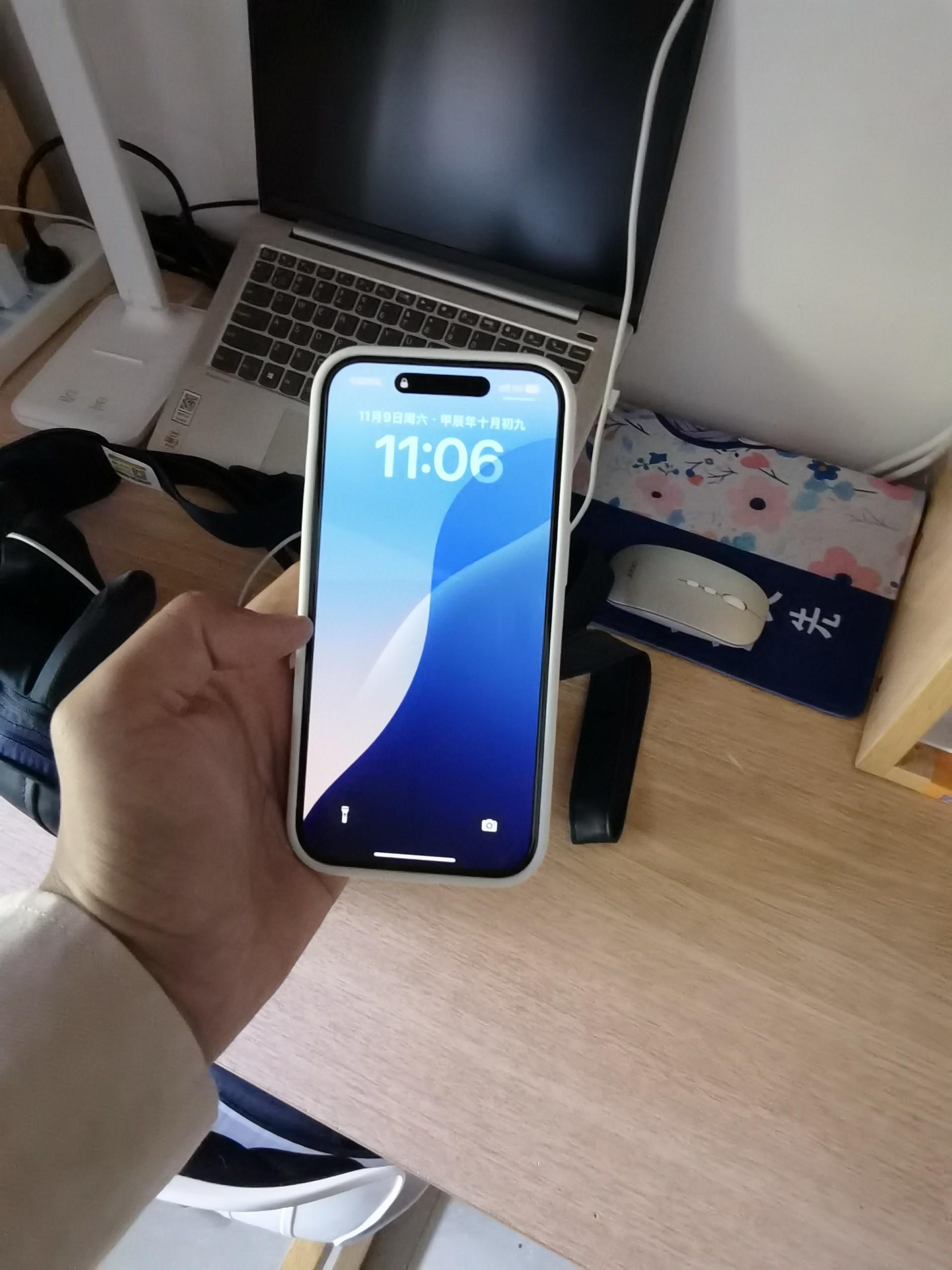 实测苹果15,这个远峰蓝色也太好看了吧😁